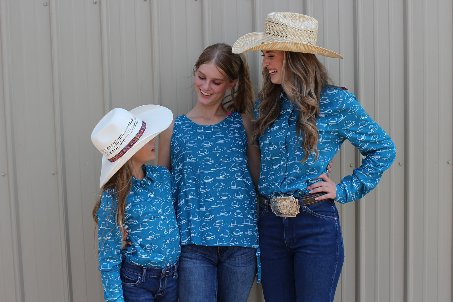 ROPER WOMEN'S SLEEVELESS MANY HATS SHIRT