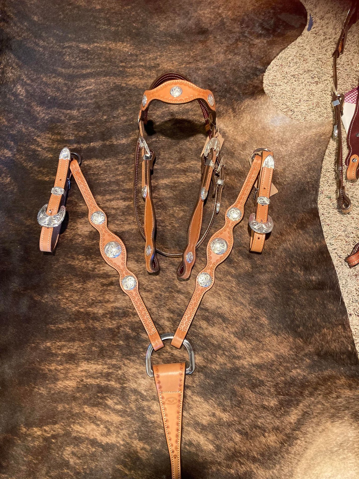 Valkarie Equine Breast Collar: Three Concho