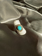 Load image into Gallery viewer, Turquoise and Sterling Silver Ring with floral detail